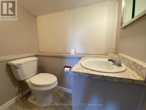 97 Queen Street, Fort Erie, ON - Indoor Photo Showing Bathroom