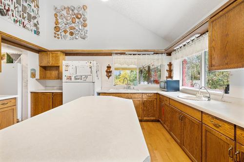 16155 Seymour Road, Crawford Bay, BC - Indoor Photo Showing Kitchen