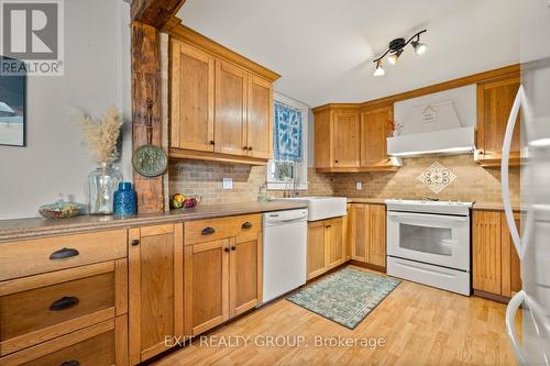 742 Casey Rd, Belleville, ON - Indoor Photo Showing Kitchen