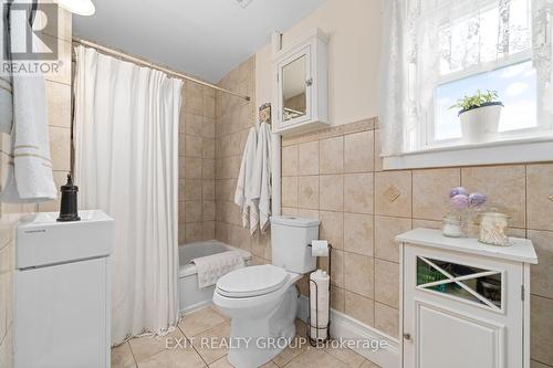 742 Casey Rd, Belleville, ON - Indoor Photo Showing Bathroom