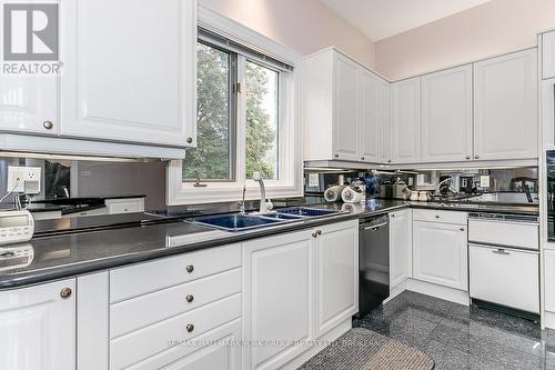 27 Glen Meadow Lane, Richmond Hill, ON - Indoor Photo Showing Kitchen With Double Sink