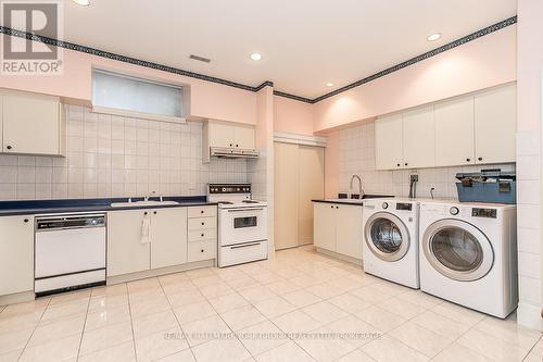 27 Glen Meadow Lane, Richmond Hill, ON - Indoor Photo Showing Laundry Room