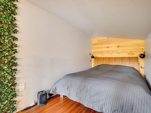 Chambre Ã Â coucher - 335 Ch. De La Montagne, Saint-Adolphe-D'Howard, QC - Indoor Photo Showing Bedroom