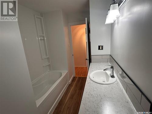 93 Weaver Crescent, Swift Current, SK - Indoor Photo Showing Bathroom