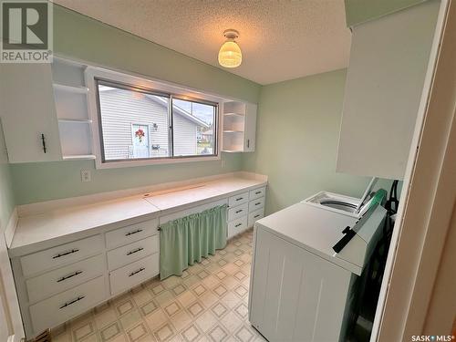 93 Weaver Crescent, Swift Current, SK - Indoor Photo Showing Laundry Room