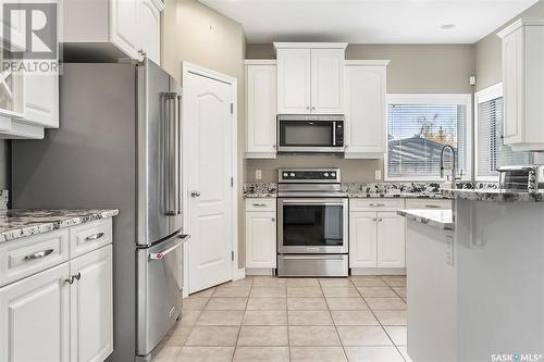 619 Brookhurst Court, Saskatoon, SK - Indoor Photo Showing Kitchen With Upgraded Kitchen