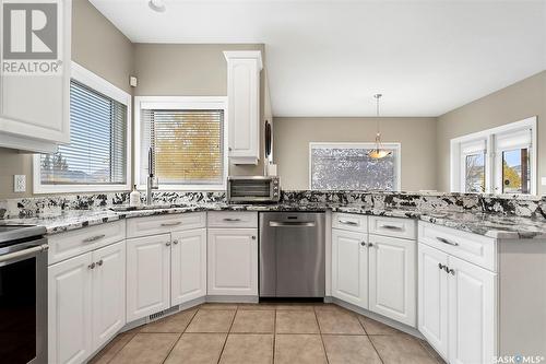 619 Brookhurst Court, Saskatoon, SK - Indoor Photo Showing Kitchen With Upgraded Kitchen