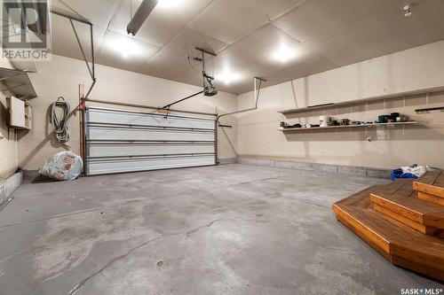 619 Brookhurst Court, Saskatoon, SK - Indoor Photo Showing Garage