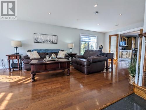 31 Tipping Drive, Pasadena, NL - Indoor Photo Showing Living Room