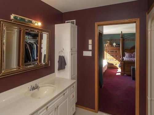 491 Harstone Drive, Thunder Bay, ON - Indoor Photo Showing Bathroom