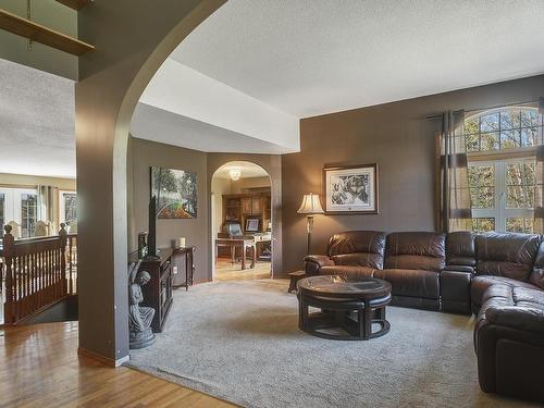 491 Harstone Drive, Thunder Bay, ON - Indoor Photo Showing Living Room