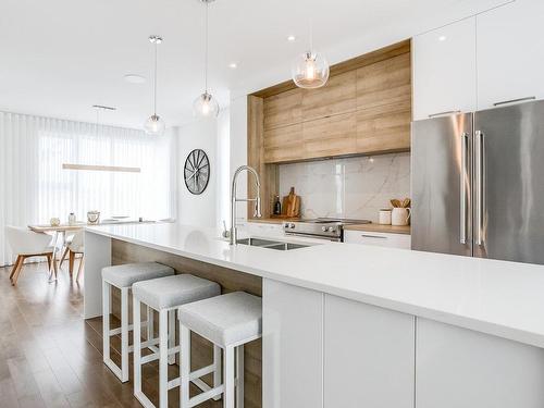 Kitchen - 21Z Rue D'Ambre, Candiac, QC - Indoor Photo Showing Kitchen With Upgraded Kitchen