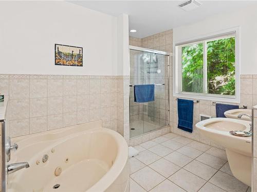 5259 Sooke Rd, Sooke, BC - Indoor Photo Showing Bathroom