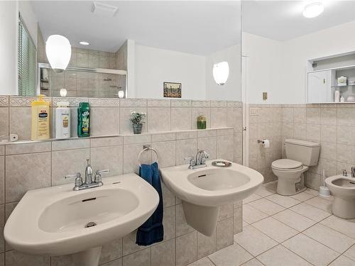 5259 Sooke Rd, Sooke, BC - Indoor Photo Showing Bathroom