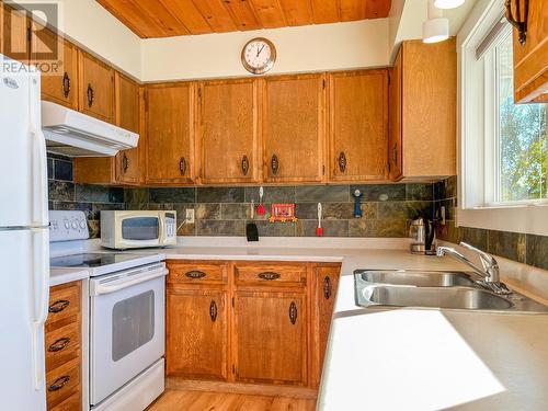 73 Harbour Key Drive, Osoyoos, BC - Indoor Photo Showing Kitchen With Double Sink