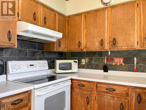 73 Harbour Key Drive, Osoyoos, BC - Indoor Photo Showing Kitchen