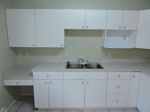 468 Kimberley Avenue N, Greenwood, BC - Indoor Photo Showing Kitchen With Double Sink