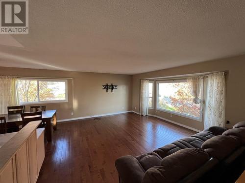 5207 Sunset Drive, Fort Nelson, BC - Indoor Photo Showing Living Room