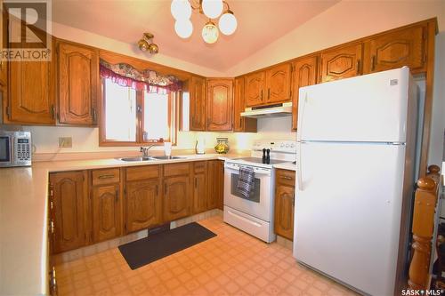 52 Harrigan Crescent, Maple Creek, SK - Indoor Photo Showing Kitchen With Double Sink
