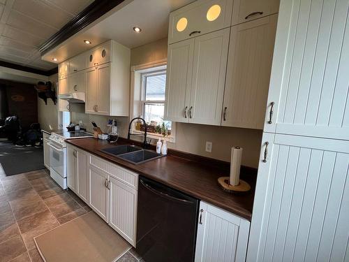 Cuisine - 651 Ch. Des 6E-Et-7E Rangs  N., Lorrainville, QC - Indoor Photo Showing Kitchen With Double Sink