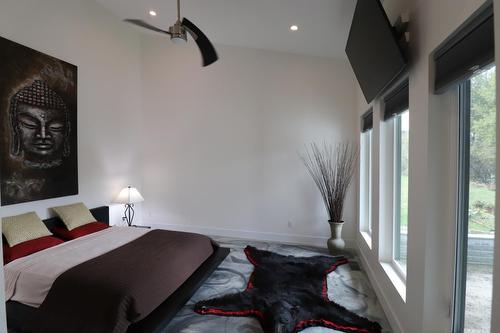 771 Waterloo Road, Castlegar, BC - Indoor Photo Showing Bedroom