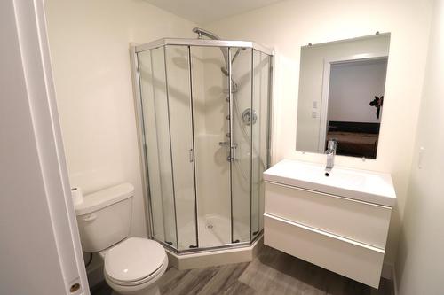 771 Waterloo Road, Castlegar, BC - Indoor Photo Showing Bathroom