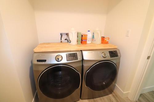 771 Waterloo Road, Castlegar, BC - Indoor Photo Showing Laundry Room