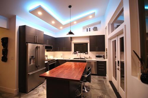 771 Waterloo Road, Castlegar, BC - Indoor Photo Showing Kitchen With Upgraded Kitchen