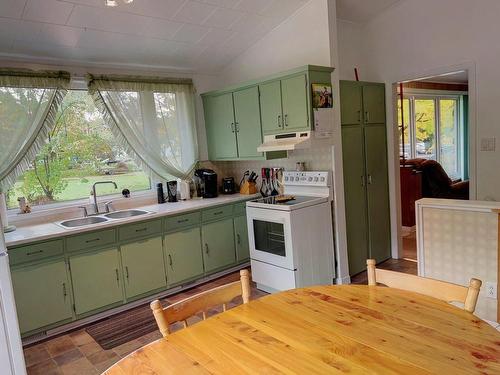 Cuisine - 21 Rue De Mountsorrel, New Carlisle, QC - Indoor Photo Showing Kitchen With Double Sink