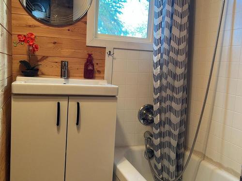 0 Beach Road, District Of Kenora, ON - Indoor Photo Showing Bathroom