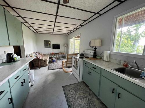 0 Beach Road, District Of Kenora, ON - Indoor Photo Showing Kitchen