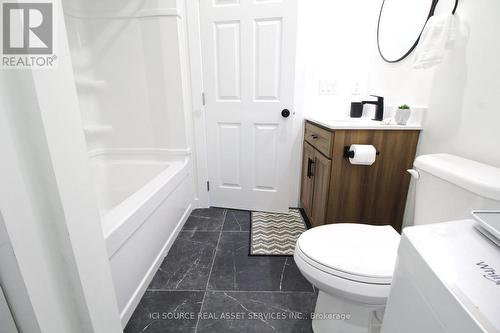 Unit 9 - 2 Talbot Street S, Essex, ON - Indoor Photo Showing Bathroom