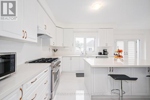 216 Warden St, Clearview, ON - Indoor Photo Showing Kitchen With Upgraded Kitchen