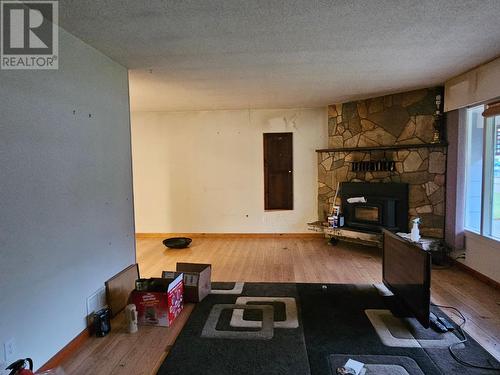 333 Monashee Avenue, Edgewood, BC - Indoor Photo Showing Living Room With Fireplace