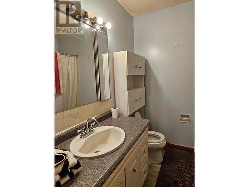 333 Monashee Avenue, Edgewood, BC - Indoor Photo Showing Bathroom