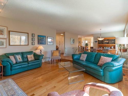 7 Glen Cameron Drive, Kenora, ON - Indoor Photo Showing Living Room