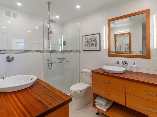 7 Glen Cameron Drive, Kenora, ON - Indoor Photo Showing Bathroom