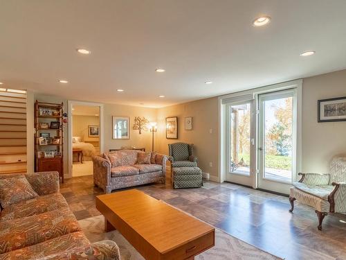 7 Glen Cameron Drive, Kenora, ON - Indoor Photo Showing Living Room