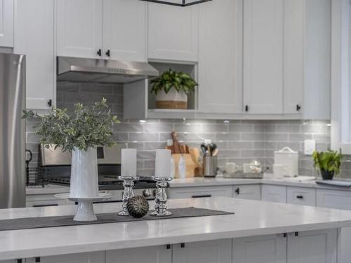 2737 Peregrine Way, Merritt, BC - Indoor Photo Showing Kitchen With Upgraded Kitchen