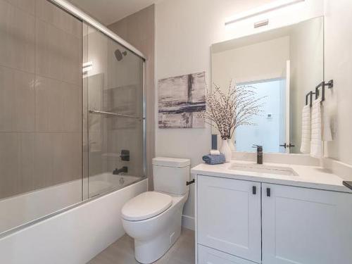2737 Peregrine Way, Merritt, BC - Indoor Photo Showing Bathroom