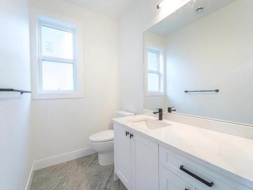 2737 Peregrine Way, Merritt, BC - Indoor Photo Showing Bathroom