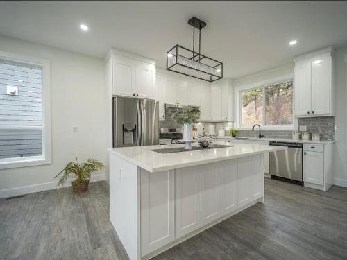 2737 Peregrine Way, Merritt, BC - Indoor Photo Showing Kitchen With Upgraded Kitchen