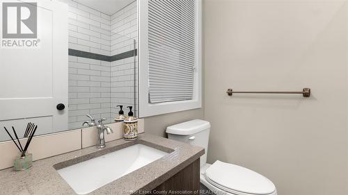 3222 Peter Street, Windsor, ON - Indoor Photo Showing Bathroom
