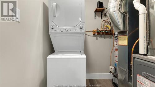 3222 Peter Street, Windsor, ON - Indoor Photo Showing Laundry Room