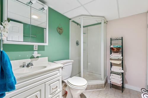701 Regina Street, Creston, BC - Indoor Photo Showing Bathroom