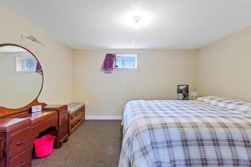 701 Regina Street, Creston, BC - Indoor Photo Showing Bedroom