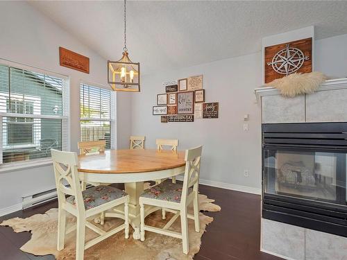 1428 Edgeware Rd, Victoria, BC - Indoor Photo Showing Dining Room