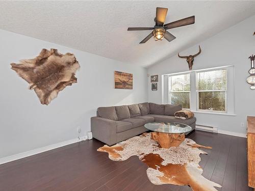 1428 Edgeware Rd, Victoria, BC - Indoor Photo Showing Living Room