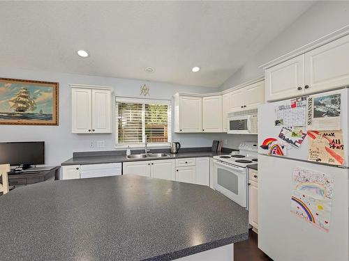 1428 Edgeware Rd, Victoria, BC - Indoor Photo Showing Kitchen With Double Sink