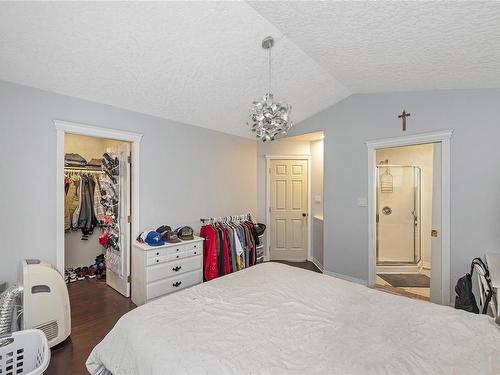 1428 Edgeware Rd, Victoria, BC - Indoor Photo Showing Bedroom